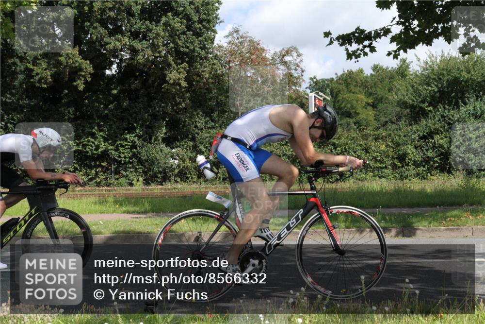 10.08.2025 - GEWOBA Citytriathlon Bremen Yannick Fuchs http://msf.ph/oto/8566332 10.08.2025 12:15:51 Radfahren 600, 626, 641, 682, 686, 707, 715, 824, 836, 839, 840, 859, 891, 1016, 1022 meine-sportfotos.de