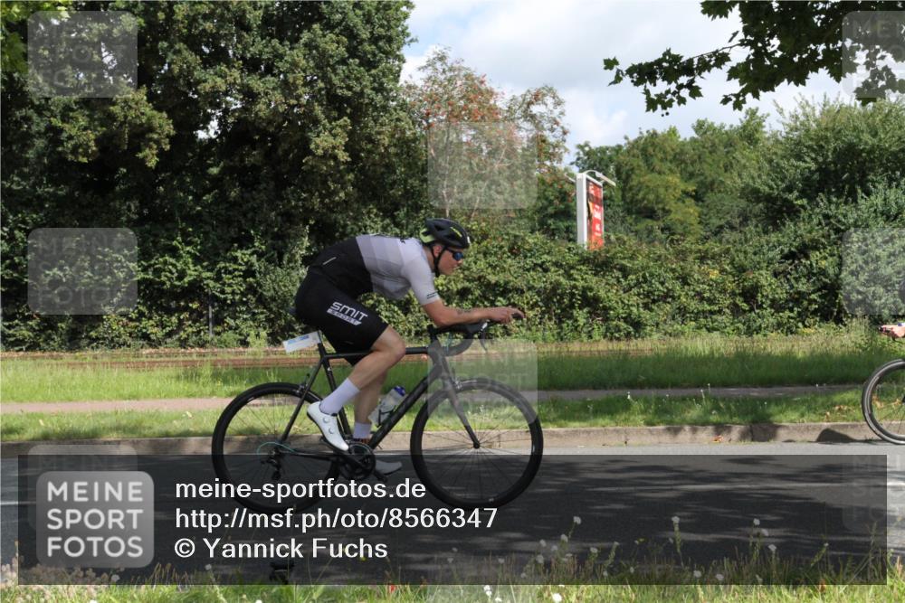 10.08.2025 - GEWOBA Citytriathlon Bremen Yannick Fuchs http://msf.ph/oto/8566347 10.08.2025 12:15:54 Radfahren 600, 626, 654, 682, 686, 707, 715, 824, 836, 839, 840, 859, 891, 1016, 1022 meine-sportfotos.de