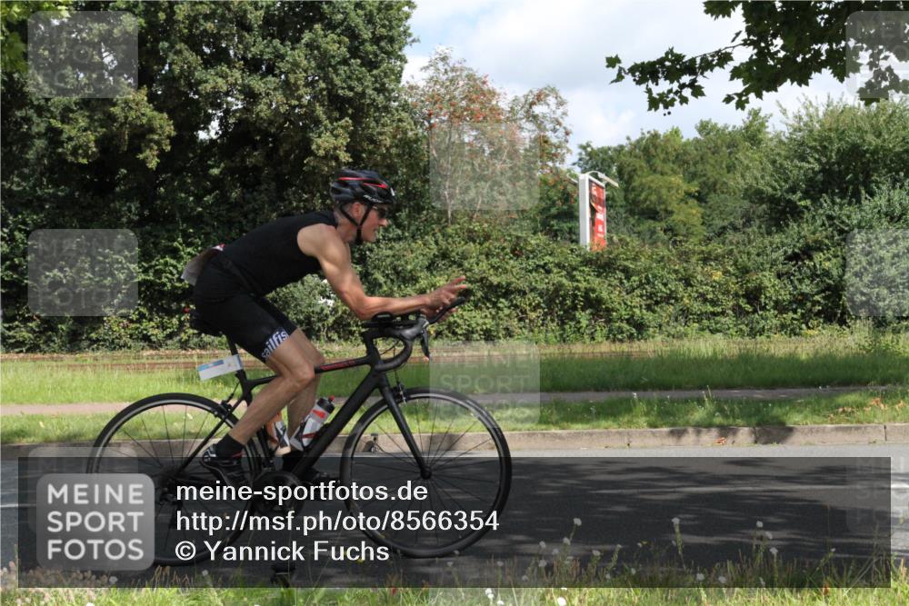 10.08.2025 - GEWOBA Citytriathlon Bremen Yannick Fuchs http://msf.ph/oto/8566354 10.08.2025 12:15:57 Radfahren 600, 626, 654, 682, 686, 707, 715, 824, 836, 839, 840, 859, 891, 1016, 1022 meine-sportfotos.de