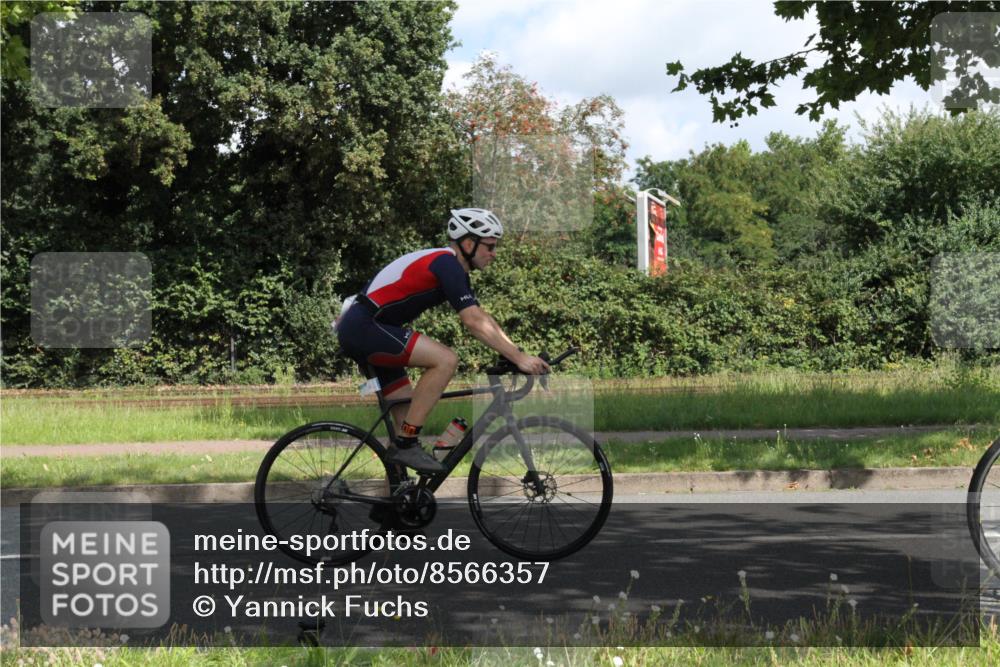 10.08.2025 - GEWOBA Citytriathlon Bremen Yannick Fuchs http://msf.ph/oto/8566357 10.08.2025 12:15:58 Radfahren 600, 626, 654, 682, 686, 707, 715, 824, 836, 839, 840, 859, 891, 1016, 1022 meine-sportfotos.de