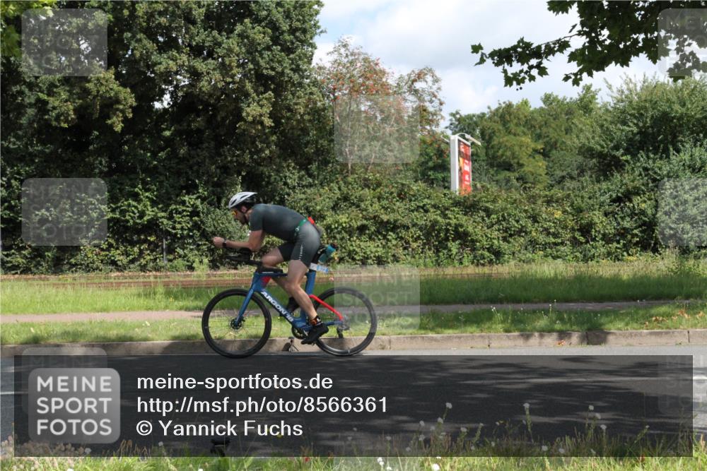 10.08.2025 - GEWOBA Citytriathlon Bremen Yannick Fuchs http://msf.ph/oto/8566361 10.08.2025 12:16:01 Radfahren 600, 654, 682, 686, 707, 715, 824, 836, 840, 859, 891, 1016, 1022 meine-sportfotos.de