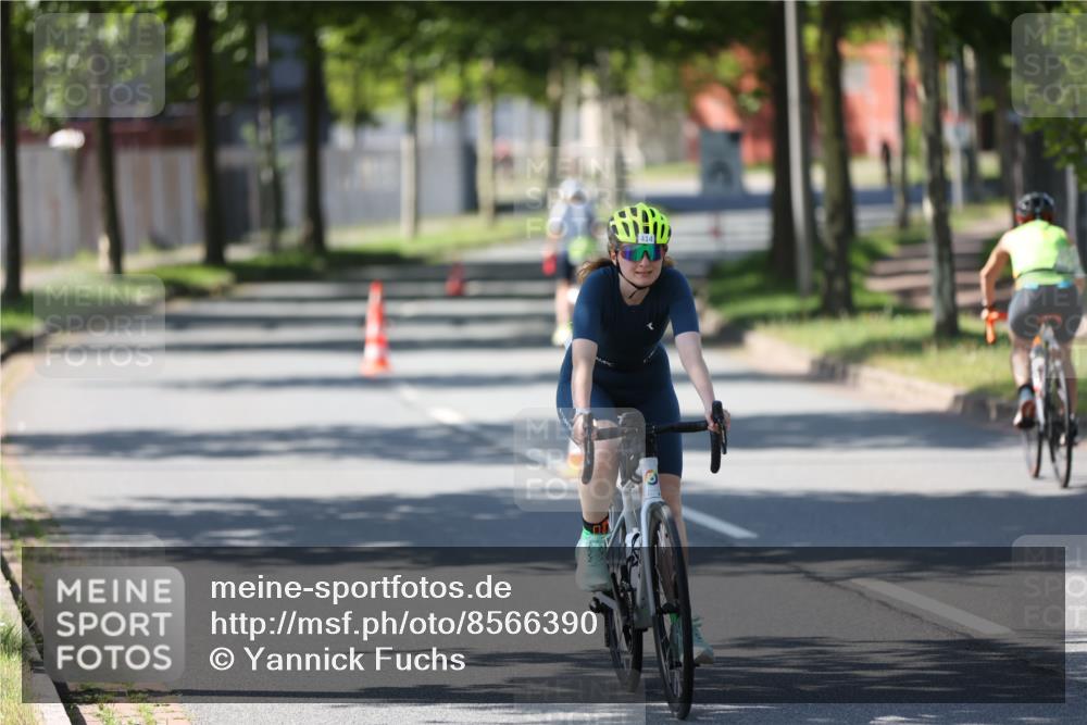 10.08.2025 - GEWOBA Citytriathlon Bremen Yannick Fuchs http://msf.ph/oto/8566390 10.08.2025 14:57:08 Radfahren 388, 414 meine-sportfotos.de