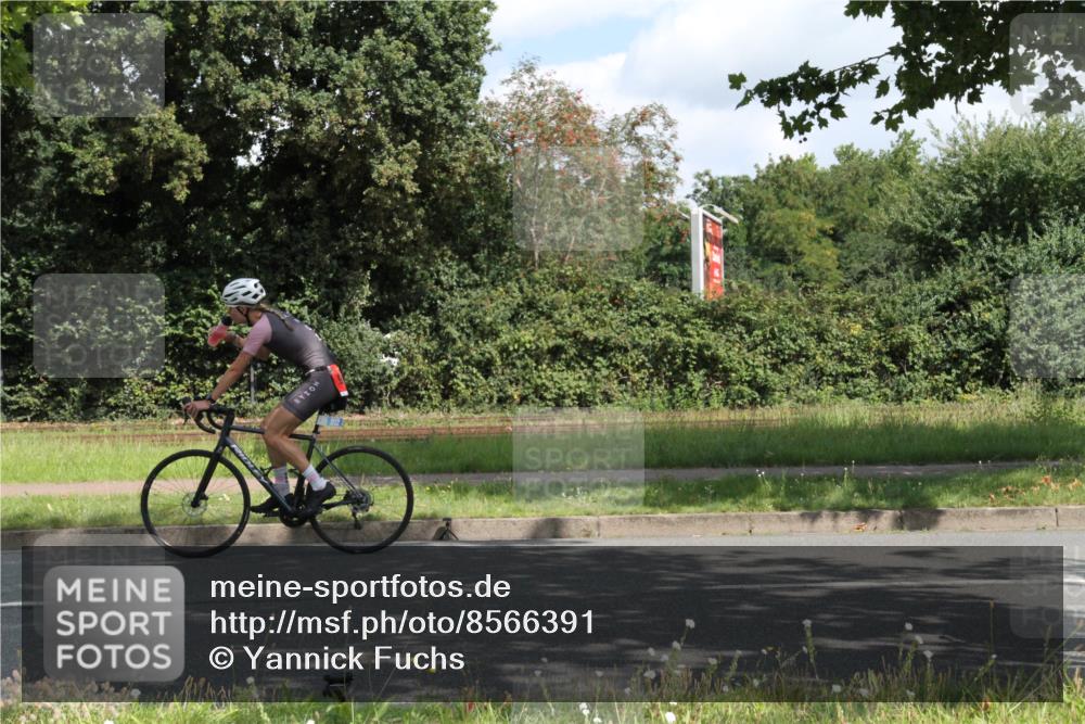 10.08.2025 - GEWOBA Citytriathlon Bremen Yannick Fuchs http://msf.ph/oto/8566391 10.08.2025 12:16:37 Radfahren 567, 742, 768, 783, 843, 902, 915, 1035, 1039 meine-sportfotos.de