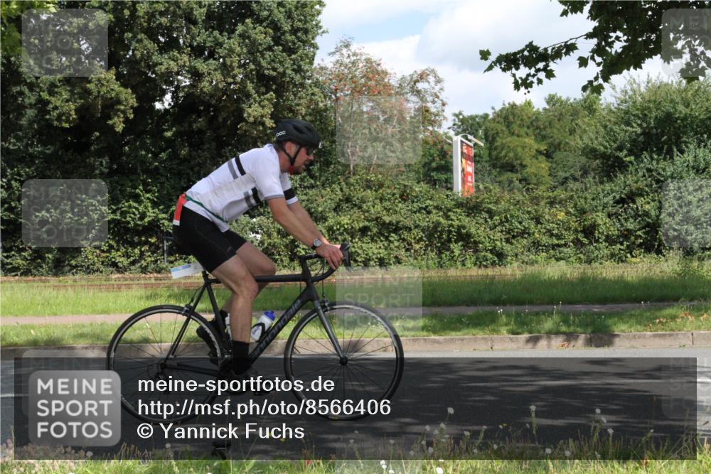 10.08.2025 - GEWOBA Citytriathlon Bremen Yannick Fuchs http://msf.ph/oto/8566406 10.08.2025 12:16:45 Radfahren 567, 742, 768, 783, 822, 843, 902, 915, 1010, 1035, 1039 meine-sportfotos.de