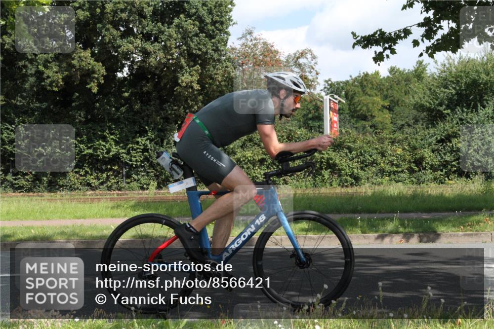 10.08.2025 - GEWOBA Citytriathlon Bremen Yannick Fuchs http://msf.ph/oto/8566421 10.08.2025 12:16:54 Radfahren 567, 783, 822, 877, 915, 1010, 1035, 1037, 1039 meine-sportfotos.de