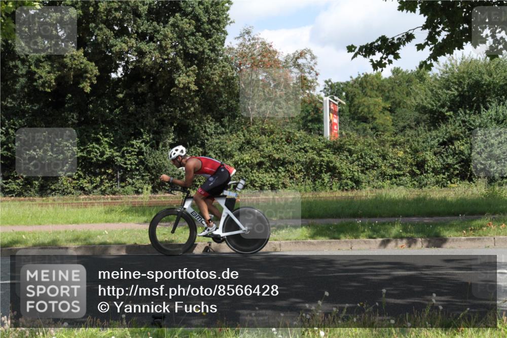 10.08.2025 - GEWOBA Citytriathlon Bremen Yannick Fuchs http://msf.ph/oto/8566428 10.08.2025 12:16:59 Radfahren 822, 877, 915, 956, 1010, 1035, 1037, 1039 meine-sportfotos.de