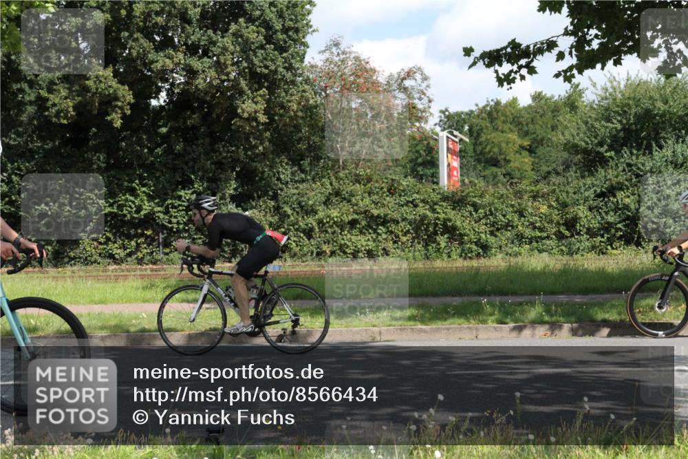 10.08.2025 - GEWOBA Citytriathlon Bremen Yannick Fuchs http://msf.ph/oto/8566434 10.08.2025 12:17:03 Radfahren 822, 877, 956, 1010, 1037 meine-sportfotos.de