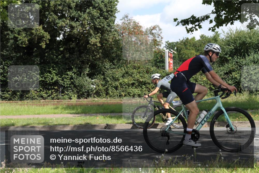 10.08.2025 - GEWOBA Citytriathlon Bremen Yannick Fuchs http://msf.ph/oto/8566436 10.08.2025 12:17:03 Radfahren 822, 877, 956, 1010, 1037 meine-sportfotos.de