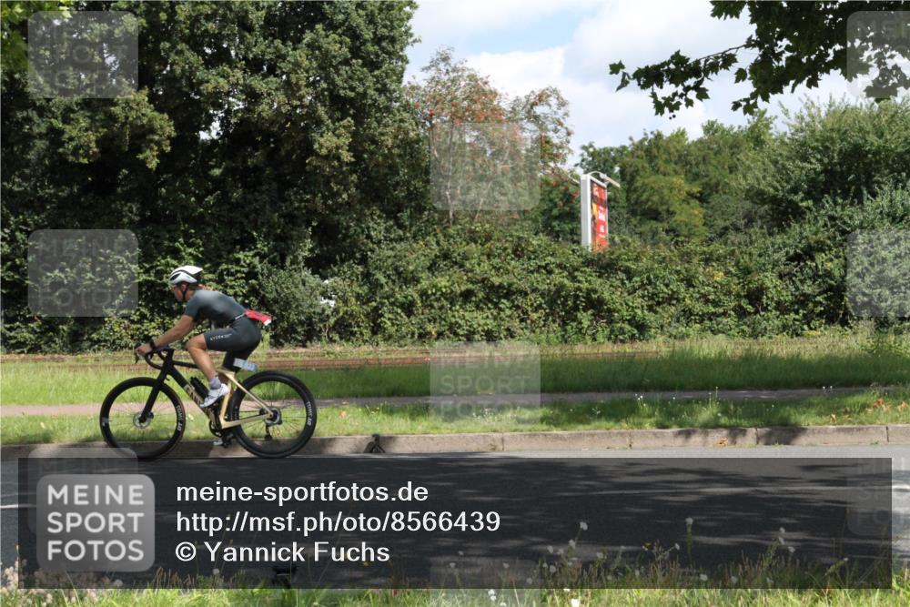 10.08.2025 - GEWOBA Citytriathlon Bremen Yannick Fuchs http://msf.ph/oto/8566439 10.08.2025 12:17:04 Radfahren 822, 877, 956, 1010, 1037 meine-sportfotos.de