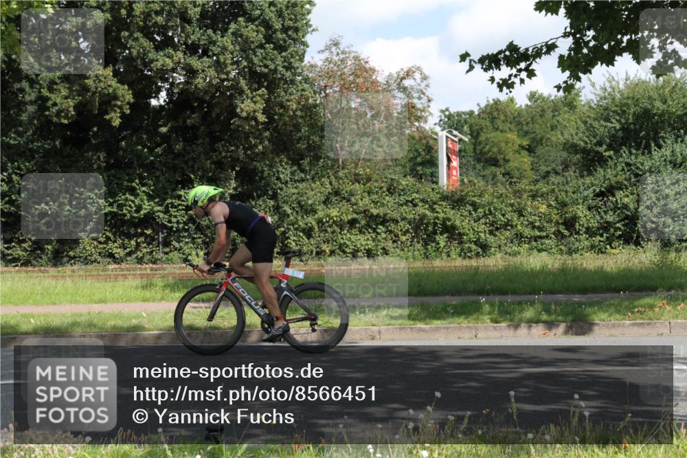 10.08.2025 - GEWOBA Citytriathlon Bremen Yannick Fuchs http://msf.ph/oto/8566451 10.08.2025 12:17:15 Radfahren 671, 856, 956, 1037 meine-sportfotos.de