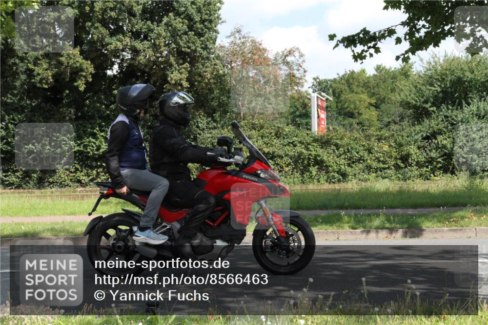 10.08.2025 - GEWOBA Citytriathlon Bremen Yannick Fuchs http://msf.ph/oto/8566463 10.08.2025 12:17:22 Radfahren 671, 856, 912, 956 meine-sportfotos.de