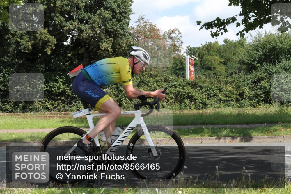 10.08.2025 - GEWOBA Citytriathlon Bremen Yannick Fuchs http://msf.ph/oto/8566465 10.08.2025 12:17:22 Radfahren 671, 856, 912, 956 meine-sportfotos.de