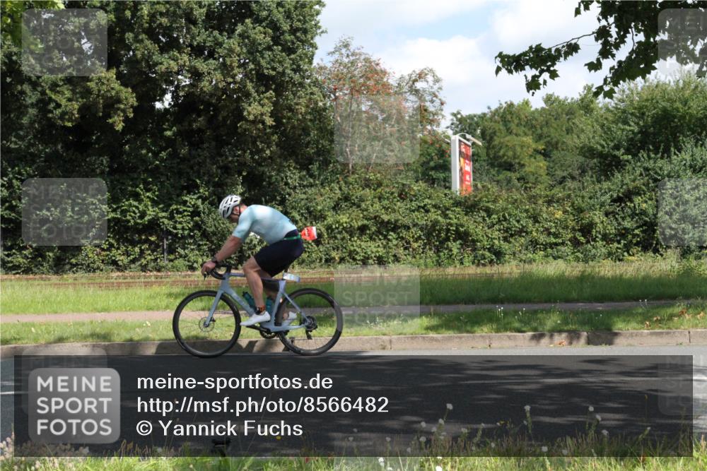 10.08.2025 - GEWOBA Citytriathlon Bremen Yannick Fuchs http://msf.ph/oto/8566482 10.08.2025 12:17:39 Radfahren 560, 566, 671, 766, 912, 1025 meine-sportfotos.de