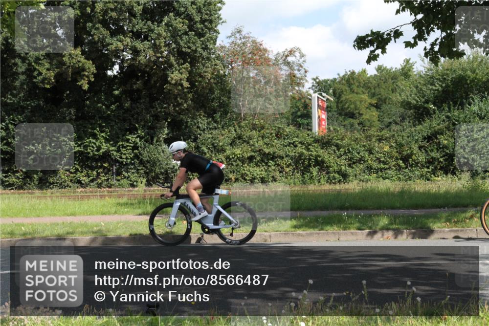 10.08.2025 - GEWOBA Citytriathlon Bremen Yannick Fuchs http://msf.ph/oto/8566487 10.08.2025 12:17:40 Radfahren 560, 566, 766, 912, 1025 meine-sportfotos.de