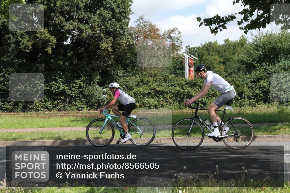 10.08.2025 - GEWOBA Citytriathlon Bremen Yannick Fuchs http://msf.ph/oto/8566505 10.08.2025 12:17:47 Radfahren 560, 566, 741, 765, 766, 933, 1025 meine-sportfotos.de