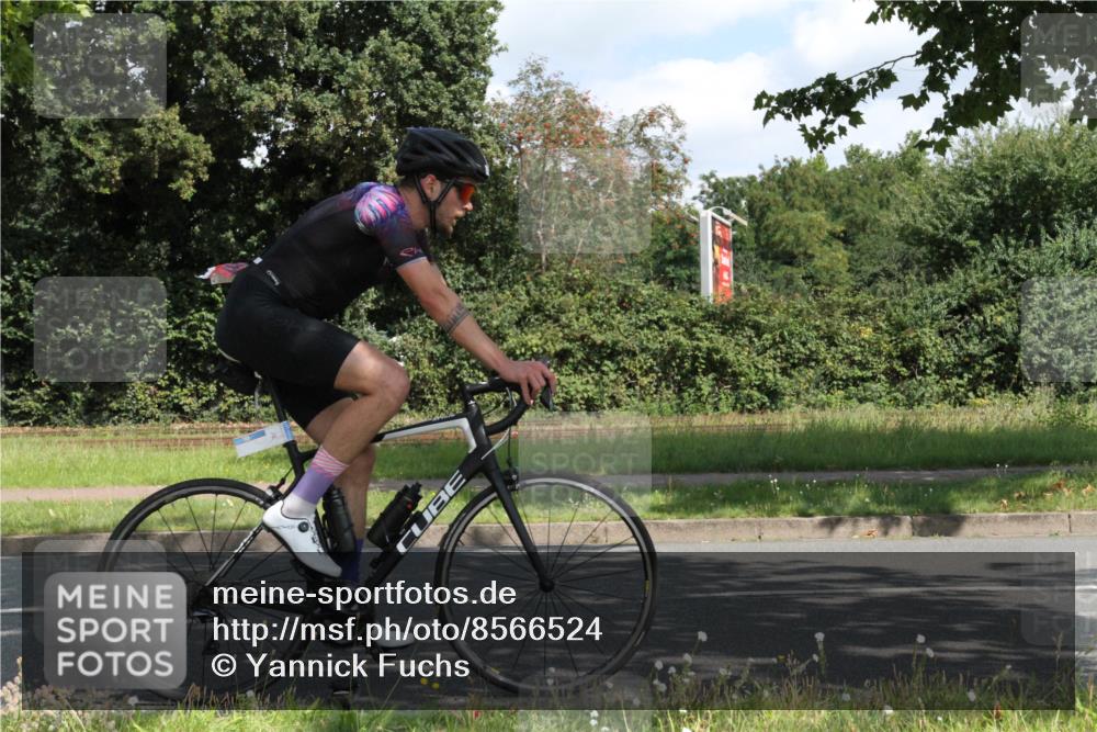 10.08.2025 - GEWOBA Citytriathlon Bremen Yannick Fuchs http://msf.ph/oto/8566524 10.08.2025 12:17:54 Radfahren 553, 560, 566, 741, 765, 794, 867, 933, 977, 1025 meine-sportfotos.de