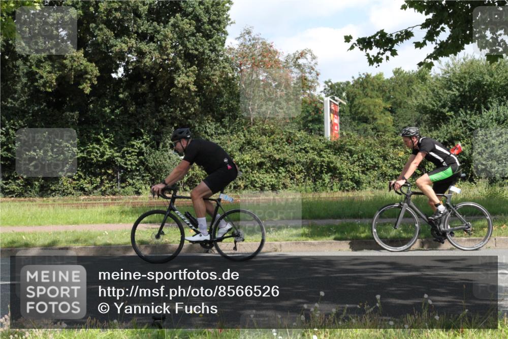 10.08.2025 - GEWOBA Citytriathlon Bremen Yannick Fuchs http://msf.ph/oto/8566526 10.08.2025 12:17:56 Radfahren 553, 560, 566, 741, 765, 794, 867, 933, 966, 977, 1025 meine-sportfotos.de
