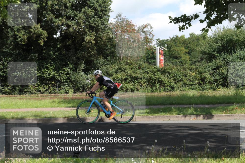 10.08.2025 - GEWOBA Citytriathlon Bremen Yannick Fuchs http://msf.ph/oto/8566537 10.08.2025 12:18:00 Radfahren 553, 560, 579, 582, 741, 765, 794, 833, 867, 933, 966, 977 meine-sportfotos.de