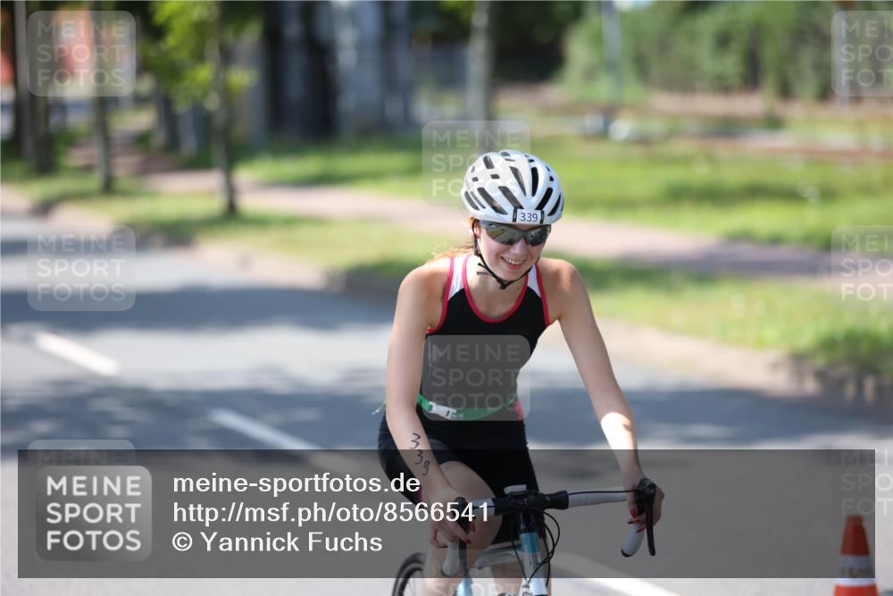 10.08.2025 - GEWOBA Citytriathlon Bremen Yannick Fuchs http://msf.ph/oto/8566541 10.08.2025 15:00:07 Radfahren 339 meine-sportfotos.de