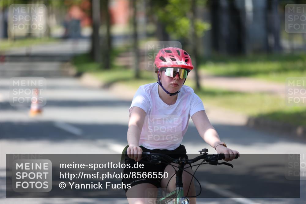 10.08.2025 - GEWOBA Citytriathlon Bremen Yannick Fuchs http://msf.ph/oto/8566550 10.08.2025 15:02:42 Radfahren 236, 391 meine-sportfotos.de