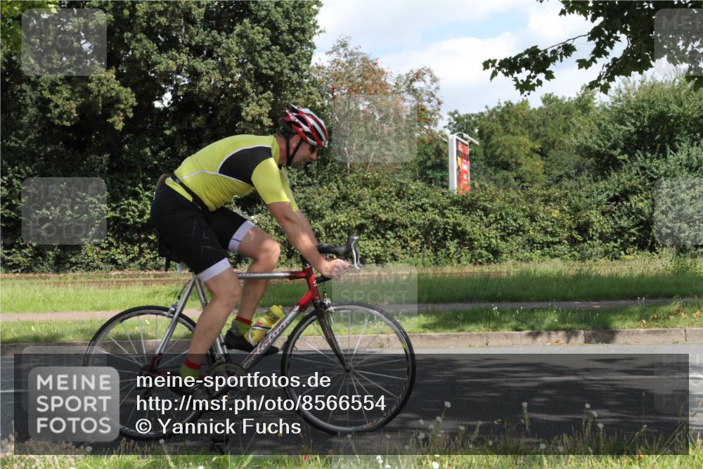10.08.2025 - GEWOBA Citytriathlon Bremen Yannick Fuchs http://msf.ph/oto/8566554 10.08.2025 12:18:10 Radfahren 553, 579, 582, 794, 833, 867, 914, 966, 977 meine-sportfotos.de