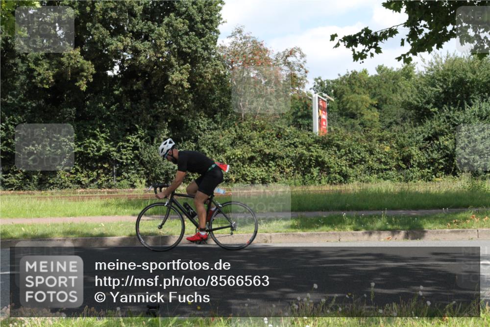 10.08.2025 - GEWOBA Citytriathlon Bremen Yannick Fuchs http://msf.ph/oto/8566563 10.08.2025 12:18:16 Radfahren 553, 579, 582, 637, 763, 794, 833, 867, 914, 966, 973, 977 meine-sportfotos.de