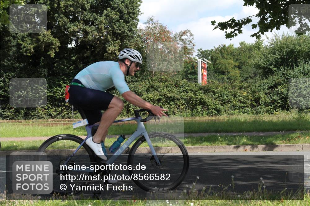 10.08.2025 - GEWOBA Citytriathlon Bremen Yannick Fuchs http://msf.ph/oto/8566582 10.08.2025 12:18:28 Radfahren 584, 637, 678, 680, 759, 763, 781, 855, 914, 919, 973, 1029 meine-sportfotos.de