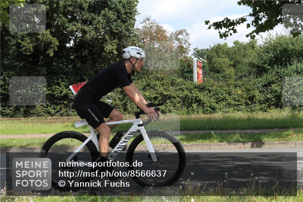 10.08.2025 - GEWOBA Citytriathlon Bremen Yannick Fuchs http://msf.ph/oto/8566637 10.08.2025 12:18:59 Radfahren 556, 789, 790, 825, 853, 978, 982, 1018 meine-sportfotos.de