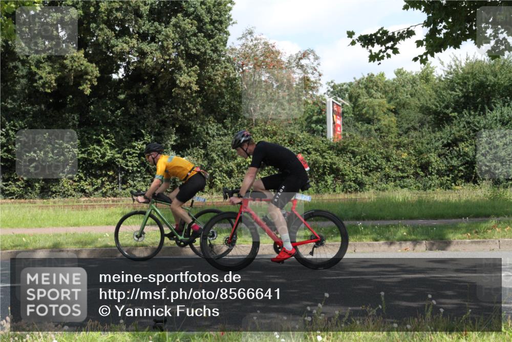 10.08.2025 - GEWOBA Citytriathlon Bremen Yannick Fuchs http://msf.ph/oto/8566641 10.08.2025 12:19:09 Radfahren 556, 709, 750, 804, 978, 982 meine-sportfotos.de