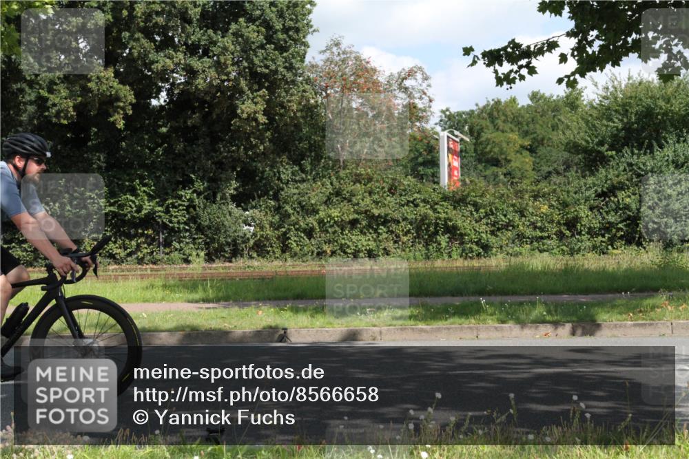 10.08.2025 - GEWOBA Citytriathlon Bremen Yannick Fuchs http://msf.ph/oto/8566658 10.08.2025 12:19:28 Radfahren 749, 750, 762, 804, 872, 1033 meine-sportfotos.de