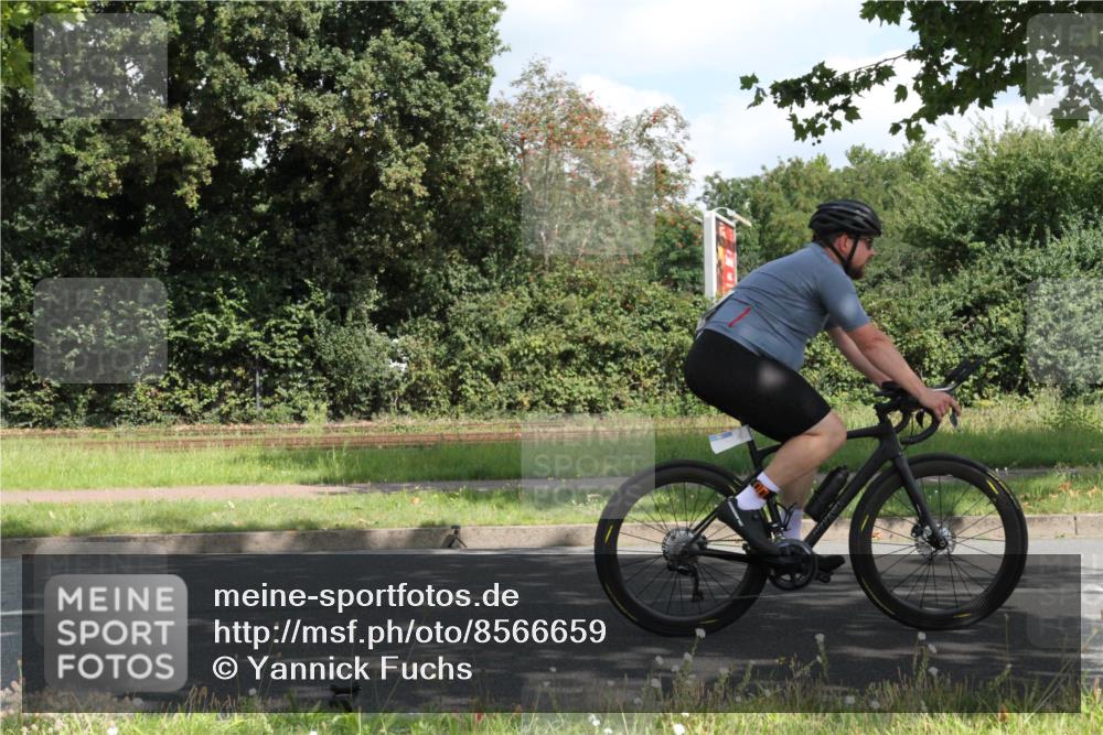 10.08.2025 - GEWOBA Citytriathlon Bremen Yannick Fuchs http://msf.ph/oto/8566659 10.08.2025 12:19:28 Radfahren 749, 750, 762, 804, 872, 1033 meine-sportfotos.de