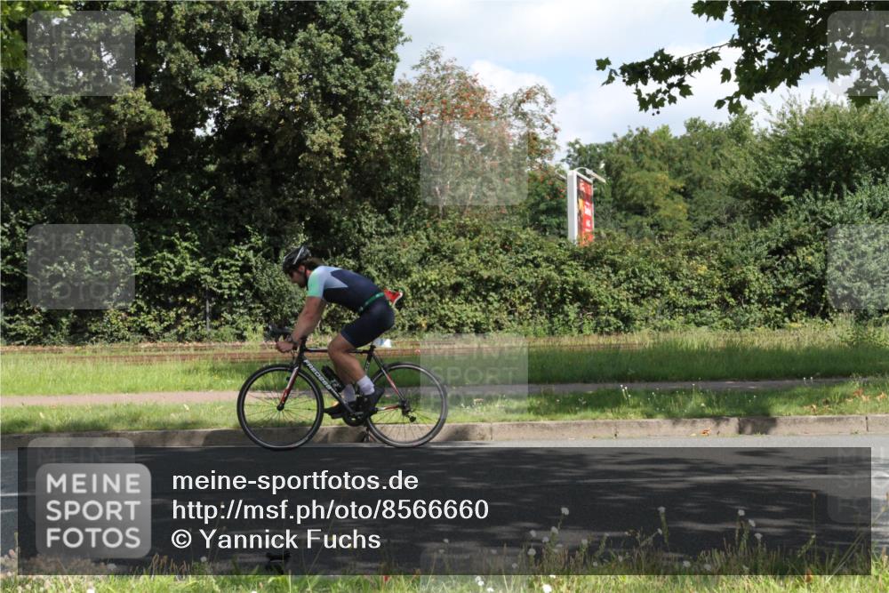 10.08.2025 - GEWOBA Citytriathlon Bremen Yannick Fuchs http://msf.ph/oto/8566660 10.08.2025 12:19:31 Radfahren 554, 749, 762, 804, 872, 1033 meine-sportfotos.de