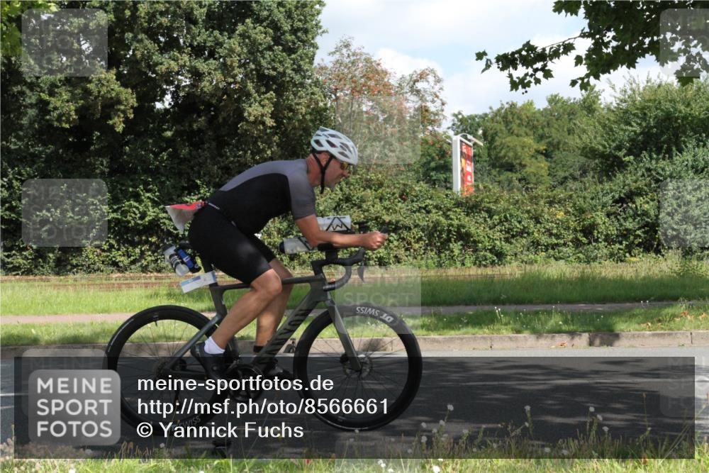 10.08.2025 - GEWOBA Citytriathlon Bremen Yannick Fuchs http://msf.ph/oto/8566661 10.08.2025 12:19:32 Radfahren 554, 749, 762, 804, 872, 1033 meine-sportfotos.de