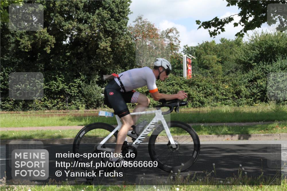 10.08.2025 - GEWOBA Citytriathlon Bremen Yannick Fuchs http://msf.ph/oto/8566669 10.08.2025 12:19:48 Radfahren 554, 719, 739, 749, 764, 841 meine-sportfotos.de