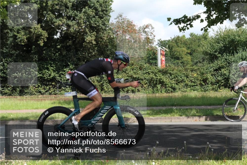 10.08.2025 - GEWOBA Citytriathlon Bremen Yannick Fuchs http://msf.ph/oto/8566673 10.08.2025 12:19:56 Radfahren 554, 639, 719, 739, 764, 782, 784, 841, 920, 1027 meine-sportfotos.de