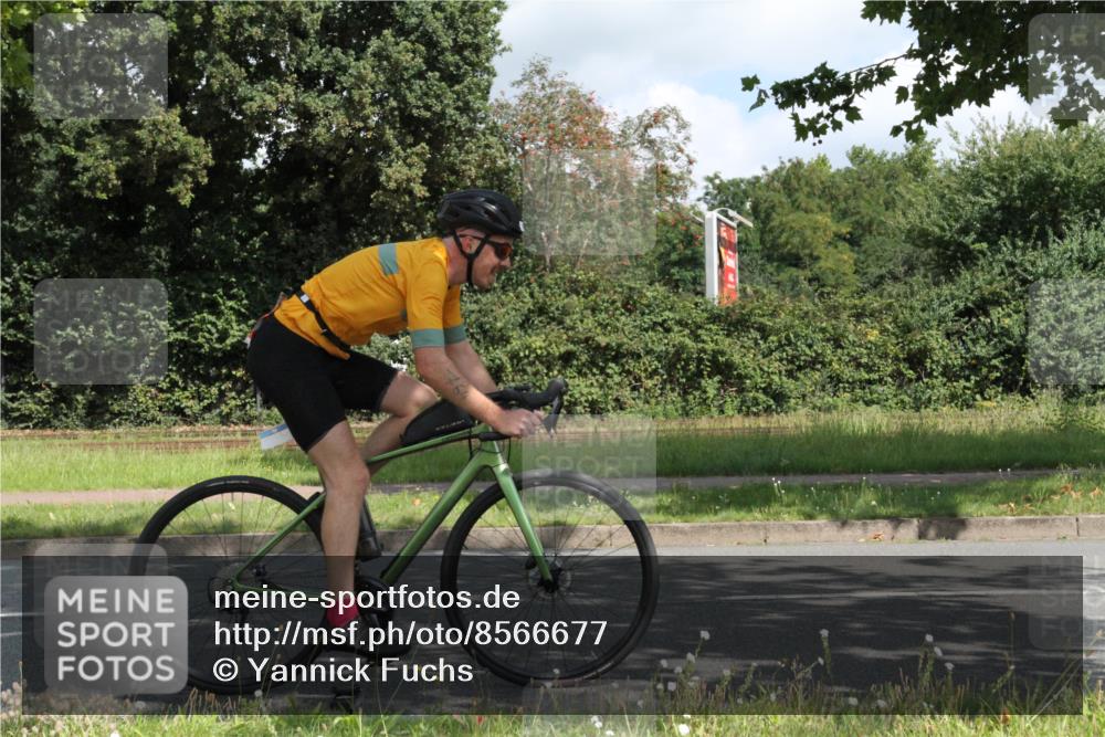 10.08.2025 - GEWOBA Citytriathlon Bremen Yannick Fuchs http://msf.ph/oto/8566677 10.08.2025 12:20:01 Radfahren 639, 719, 739, 764, 782, 784, 841, 844, 920, 1027 meine-sportfotos.de