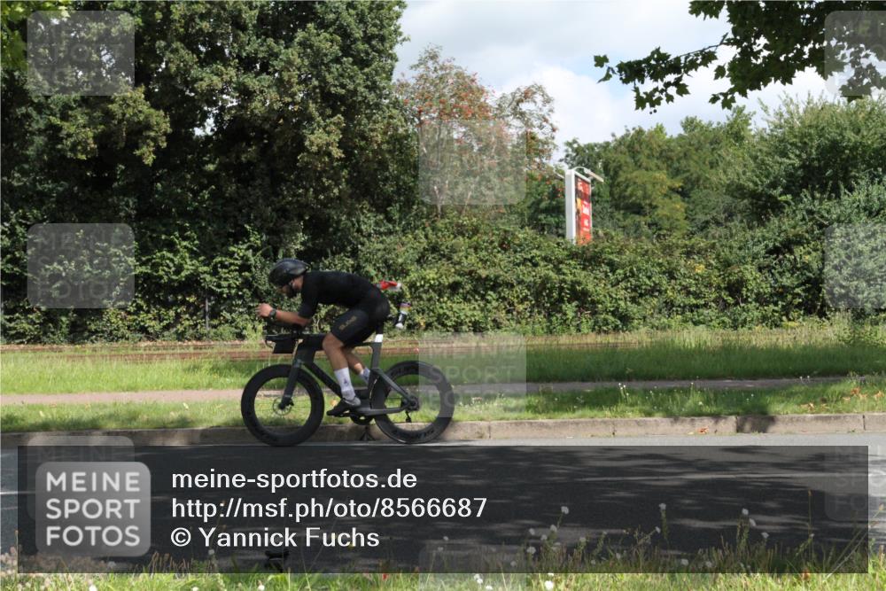 10.08.2025 - GEWOBA Citytriathlon Bremen Yannick Fuchs http://msf.ph/oto/8566687 10.08.2025 12:20:12 Radfahren 565, 570, 639, 720, 739, 764, 782, 784, 844, 892, 920, 1027 meine-sportfotos.de