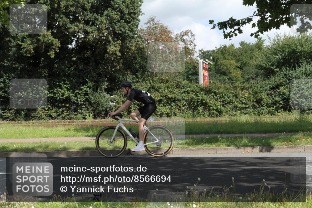 10.08.2025 - GEWOBA Citytriathlon Bremen Yannick Fuchs http://msf.ph/oto/8566694 10.08.2025 12:20:17 Radfahren 565, 570, 596, 639, 720, 782, 784, 844, 892, 920 meine-sportfotos.de