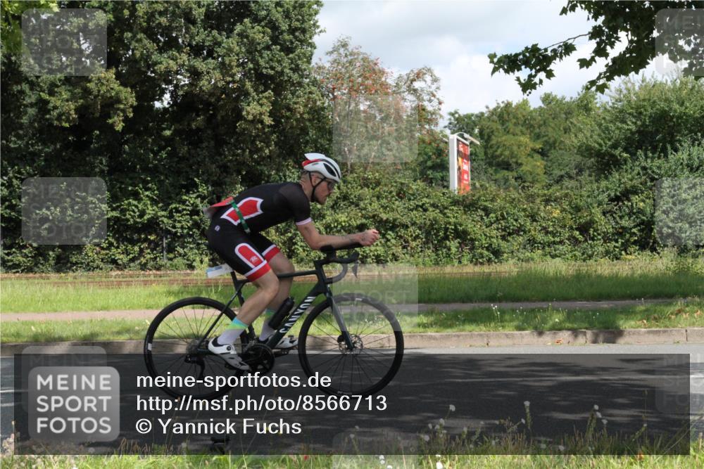 10.08.2025 - GEWOBA Citytriathlon Bremen Yannick Fuchs http://msf.ph/oto/8566713 10.08.2025 12:20:44 Radfahren 563, 734, 772, 795, 829, 899, 900, 940, 1001 meine-sportfotos.de