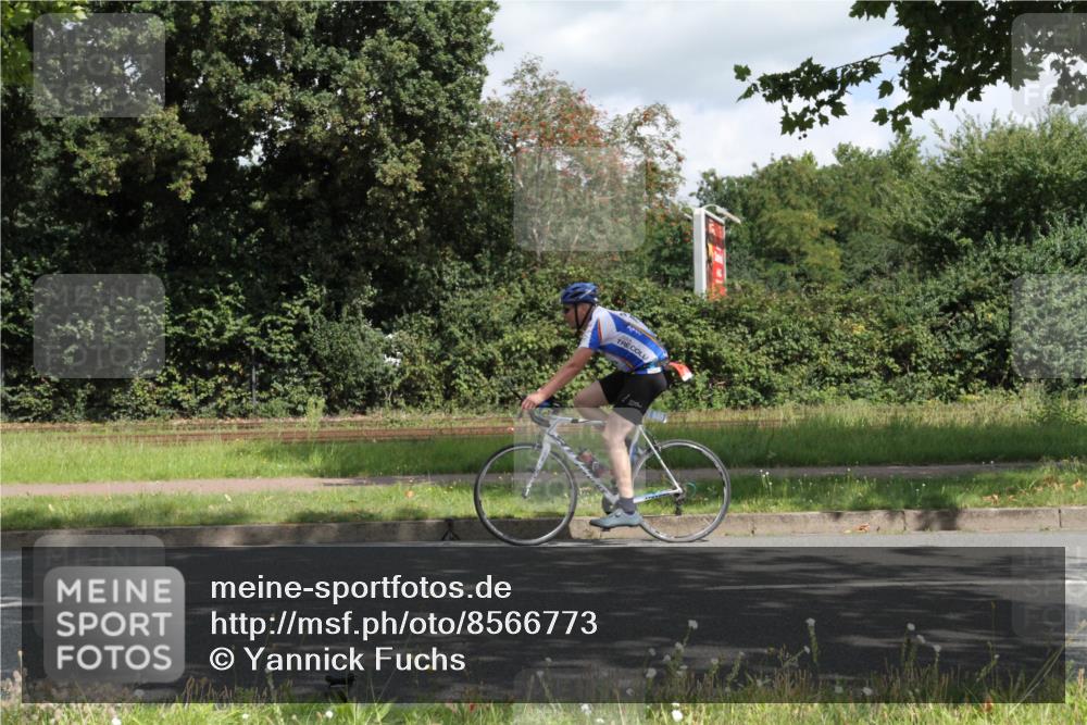 10.08.2025 - GEWOBA Citytriathlon Bremen Yannick Fuchs http://msf.ph/oto/8566773 10.08.2025 12:21:27 Radfahren 618, 761, 785, 913, 923, 949, 975 meine-sportfotos.de