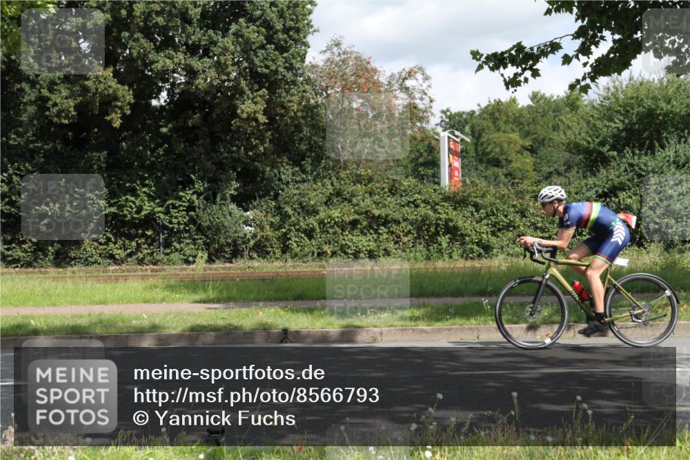 10.08.2025 - GEWOBA Citytriathlon Bremen Yannick Fuchs http://msf.ph/oto/8566793 10.08.2025 12:21:34 Radfahren 618, 761, 913, 923, 949 meine-sportfotos.de