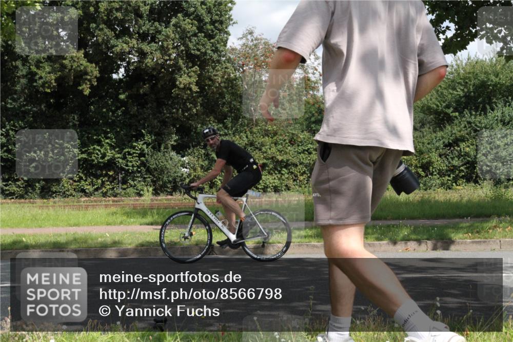 10.08.2025 - GEWOBA Citytriathlon Bremen Yannick Fuchs http://msf.ph/oto/8566798 10.08.2025 12:21:36 Radfahren 618, 761, 923, 949 meine-sportfotos.de