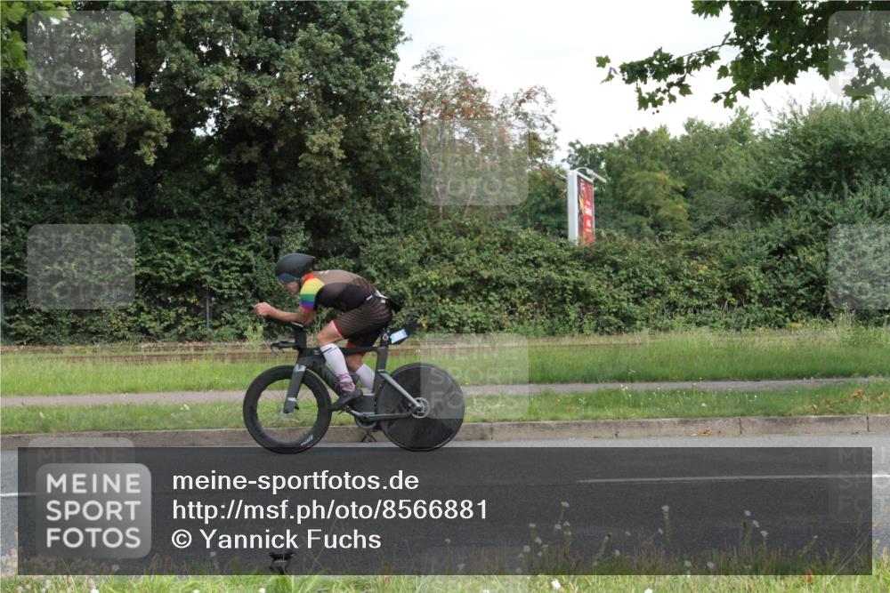 10.08.2025 - GEWOBA Citytriathlon Bremen Yannick Fuchs http://msf.ph/oto/8566881 10.08.2025 12:24:11 Radfahren 557, 614, 650, 723, 815, 879, 944, 1028 meine-sportfotos.de