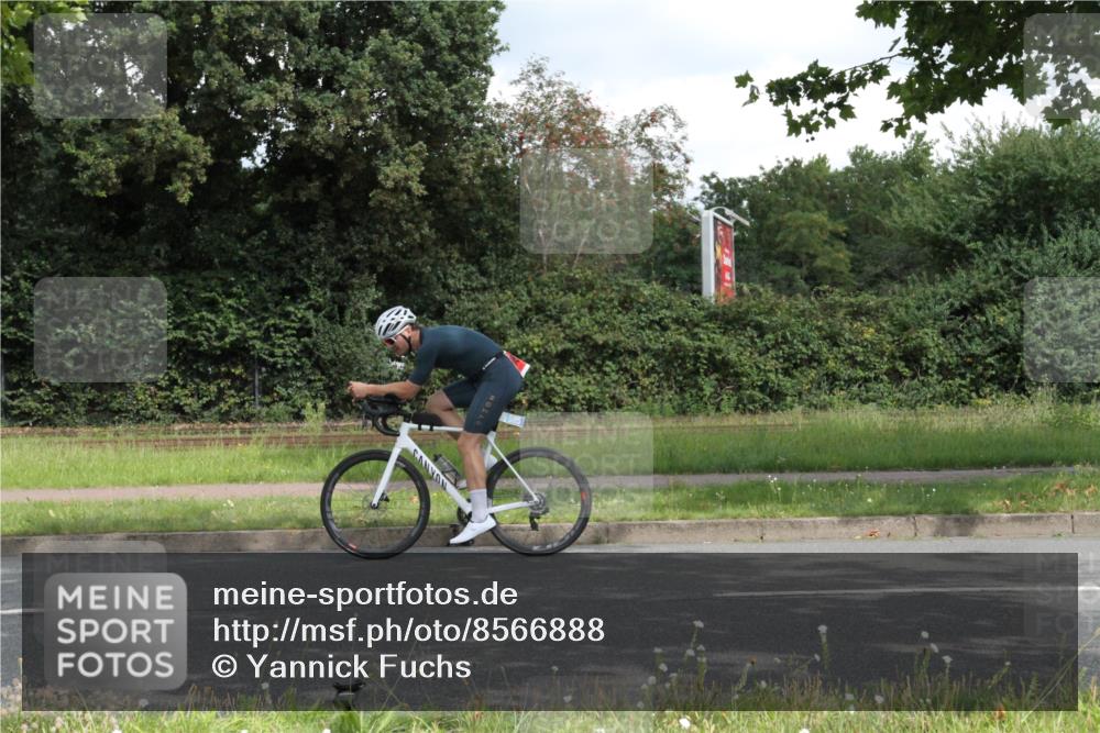 10.08.2025 - GEWOBA Citytriathlon Bremen Yannick Fuchs http://msf.ph/oto/8566888 10.08.2025 12:24:25 Radfahren 557, 613, 623, 650, 660, 705, 723, 724, 779, 809, 883, 925, 944, 964, 1036 meine-sportfotos.de