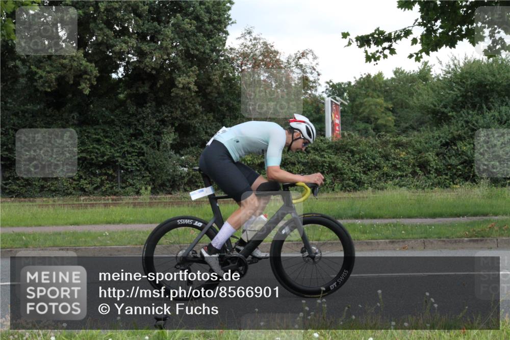 10.08.2025 - GEWOBA Citytriathlon Bremen Yannick Fuchs http://msf.ph/oto/8566901 10.08.2025 12:24:35 Radfahren 557, 597, 613, 623, 660, 672, 698, 705, 724, 779, 809, 883, 925, 964, 1006, 1036 meine-sportfotos.de
