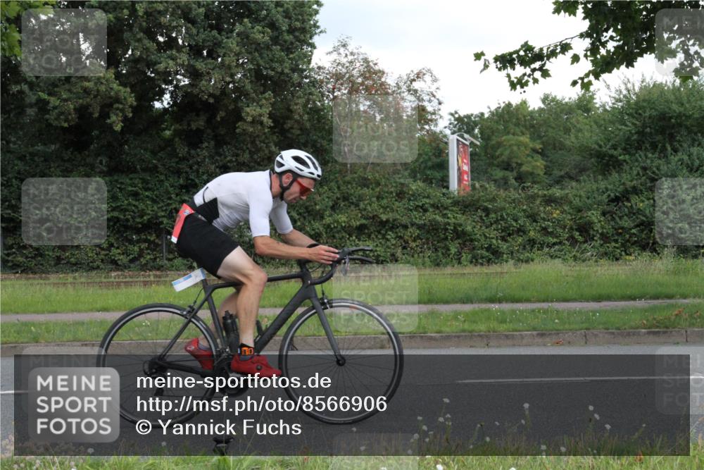 10.08.2025 - GEWOBA Citytriathlon Bremen Yannick Fuchs http://msf.ph/oto/8566906 10.08.2025 12:24:46 Radfahren 597, 660, 672, 698, 705, 737, 880, 890, 896, 954, 955, 1006 meine-sportfotos.de