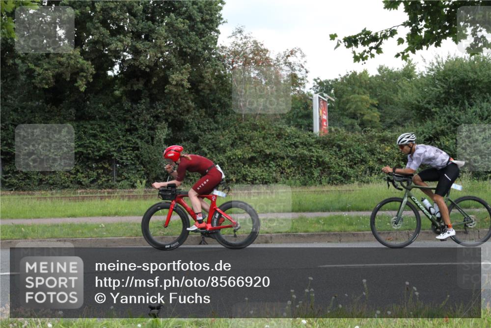 10.08.2025 - GEWOBA Citytriathlon Bremen Yannick Fuchs http://msf.ph/oto/8566920 10.08.2025 12:25:10 Radfahren 595, 619, 814, 908, 954, 955, 958, 965, 1024 meine-sportfotos.de