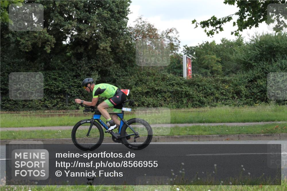 10.08.2025 - GEWOBA Citytriathlon Bremen Yannick Fuchs http://msf.ph/oto/8566955 10.08.2025 12:26:00 Radfahren 611, 661, 677, 693, 730, 755, 786, 830, 842, 849, 865, 871, 911, 1014 meine-sportfotos.de