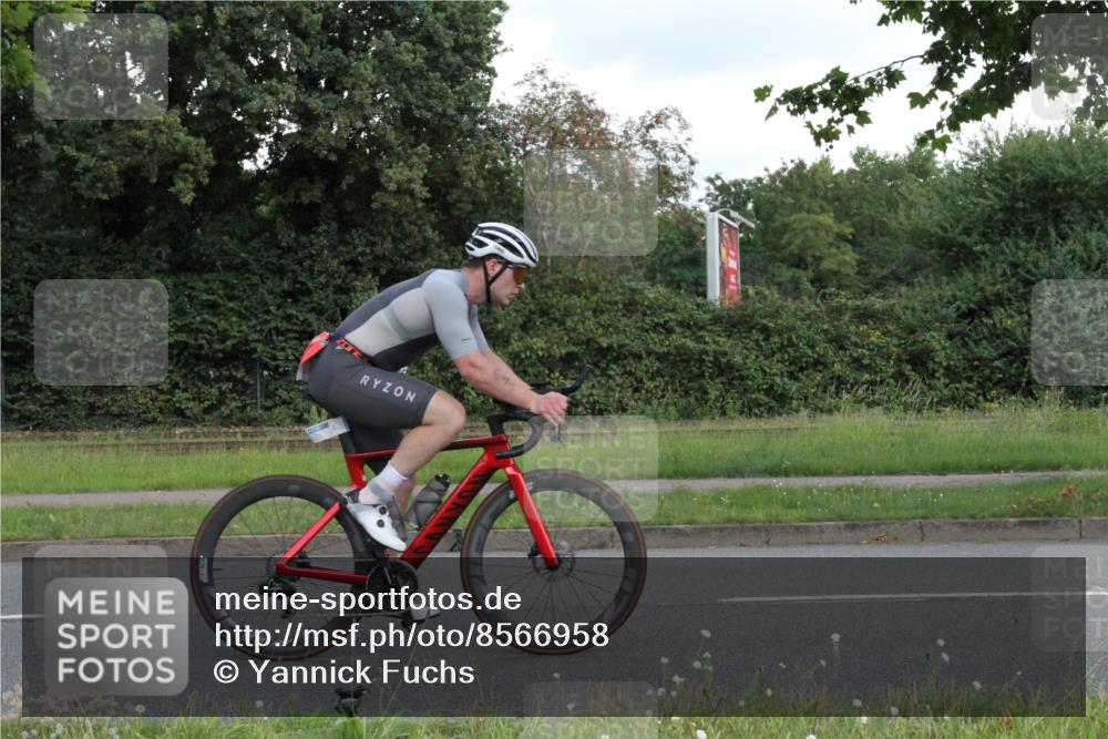 10.08.2025 - GEWOBA Citytriathlon Bremen Yannick Fuchs http://msf.ph/oto/8566958 10.08.2025 12:26:07 Radfahren 608, 611, 661, 693, 730, 755, 786, 808, 842, 849, 865, 871, 911, 1014 meine-sportfotos.de