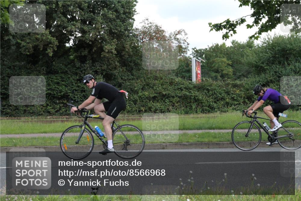 10.08.2025 - GEWOBA Citytriathlon Bremen Yannick Fuchs http://msf.ph/oto/8566968 10.08.2025 12:26:16 Radfahren 608, 611, 628, 661, 731, 786, 808, 842, 865, 871, 911 meine-sportfotos.de